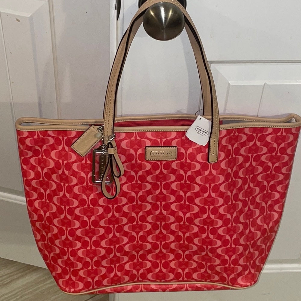 NWT pink Coach Tote bag 💖